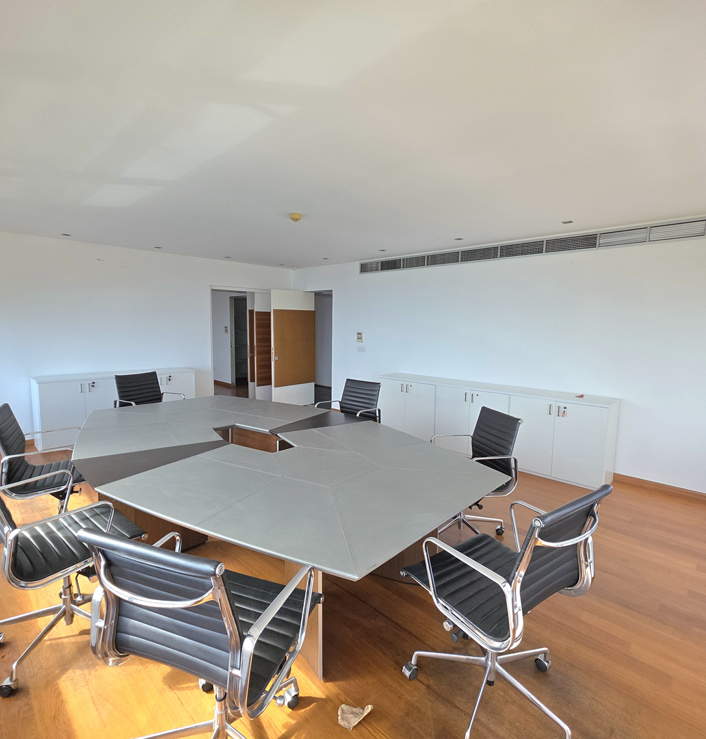 Office in Limassol / Molos