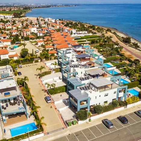 Faros Luxury Apartments (Beachfront)