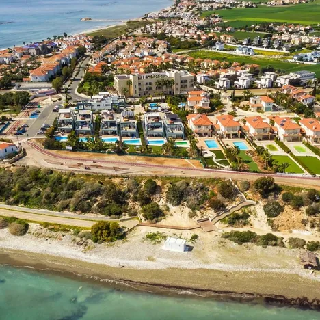 Faros Luxury Apartments (Beachfront)