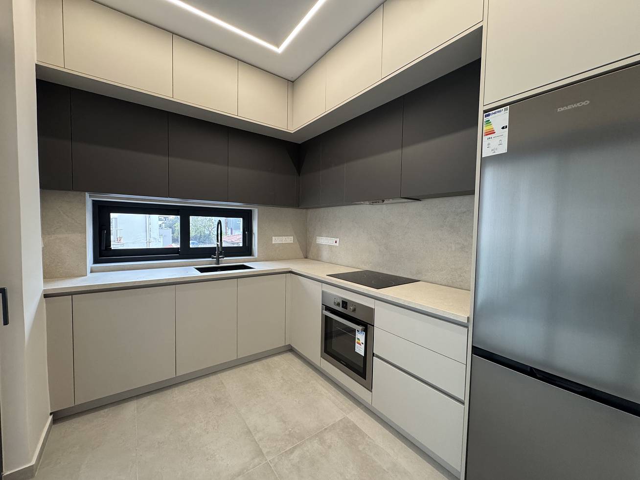 OROMI Makarios Court