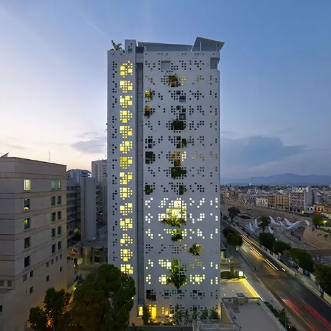 The White Walls (The Tower 25)