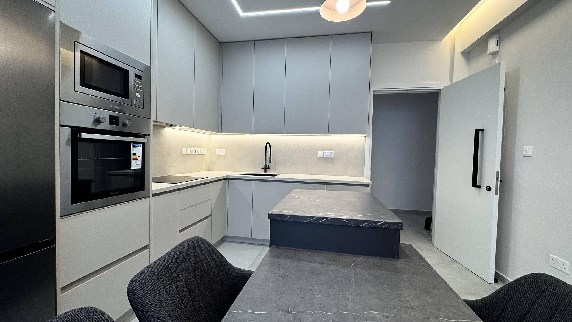 OROMI Makarios Court