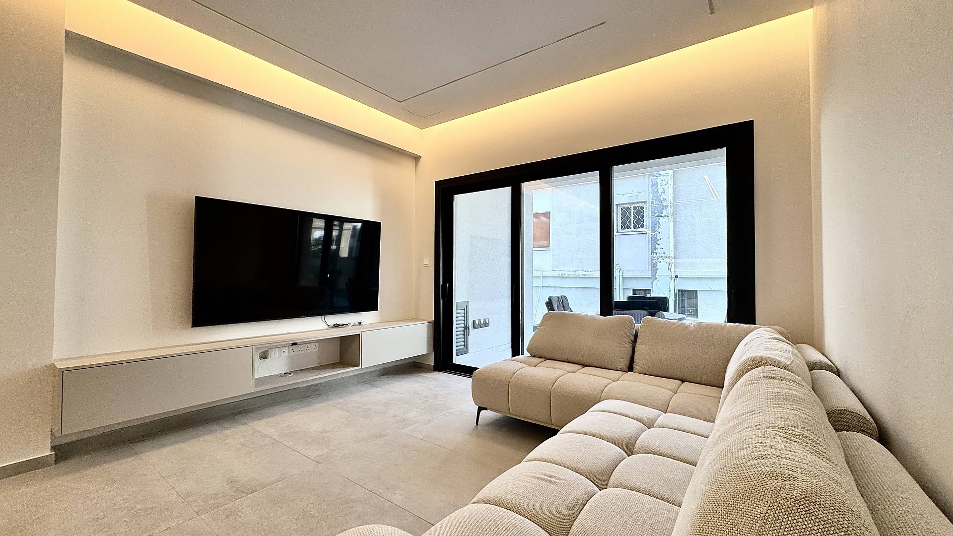 OROMI Makarios Court