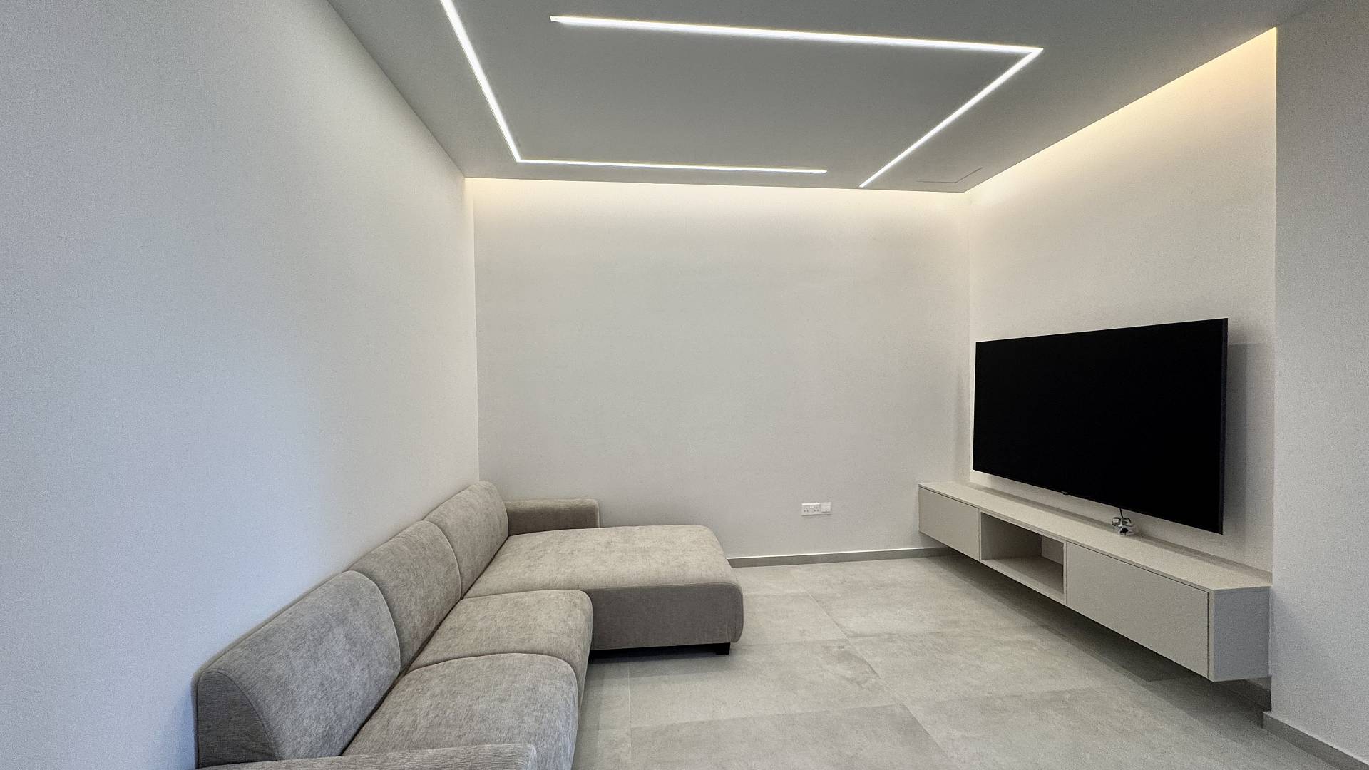 OROMI Makarios Court