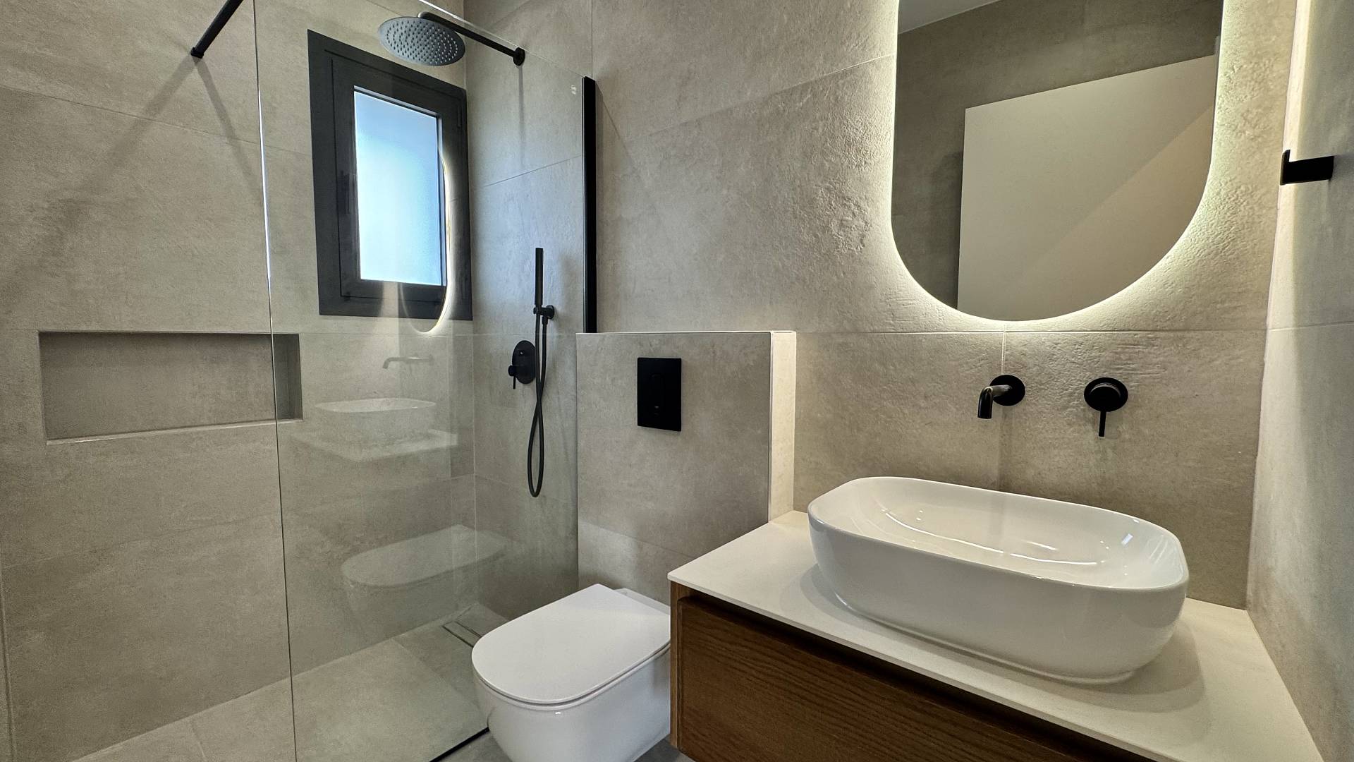 OROMI Makarios Court