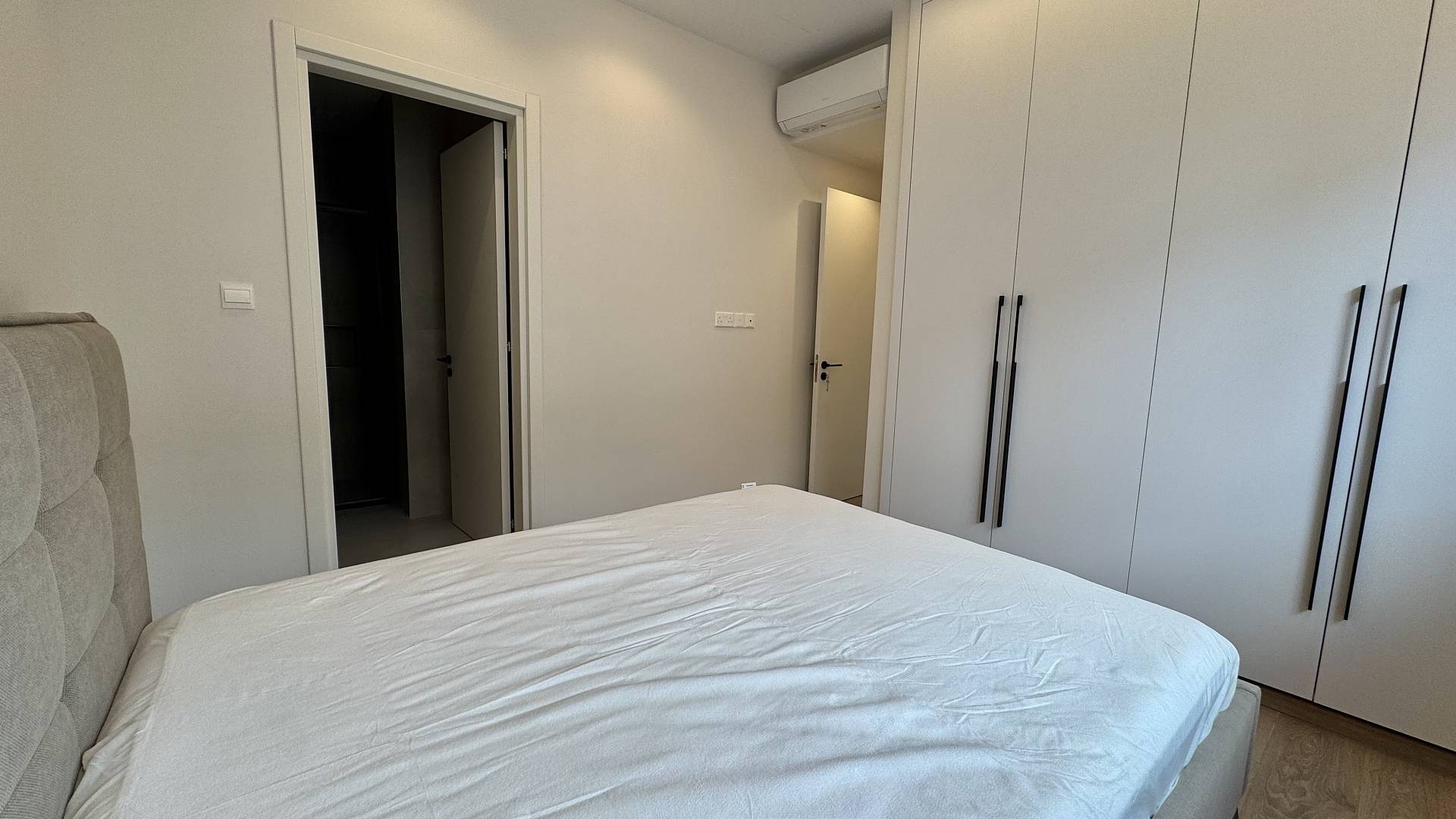 OROMI Makarios Court