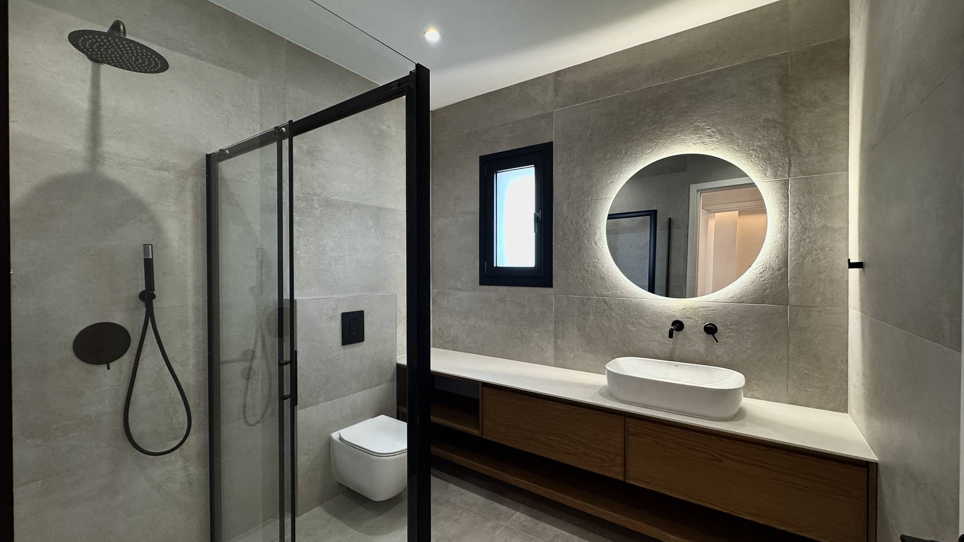 OROMI Makarios Court