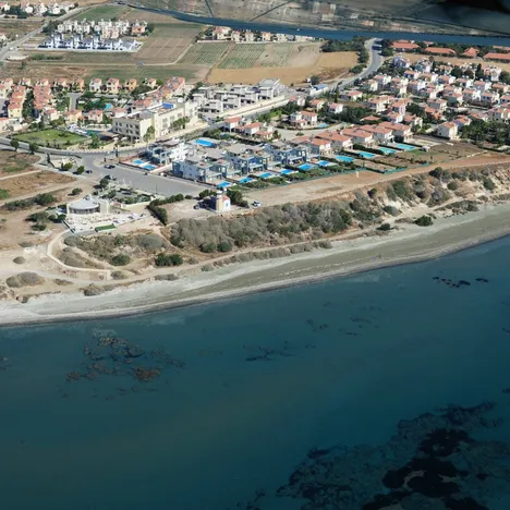 Faros Luxury Apartments (Beachfront)