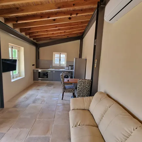 Kiti Traditional Apartments