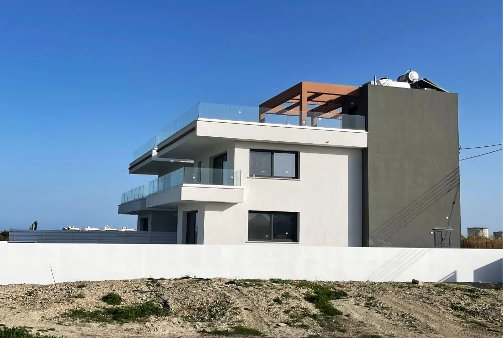 Plus 16 Livadia Garden 2