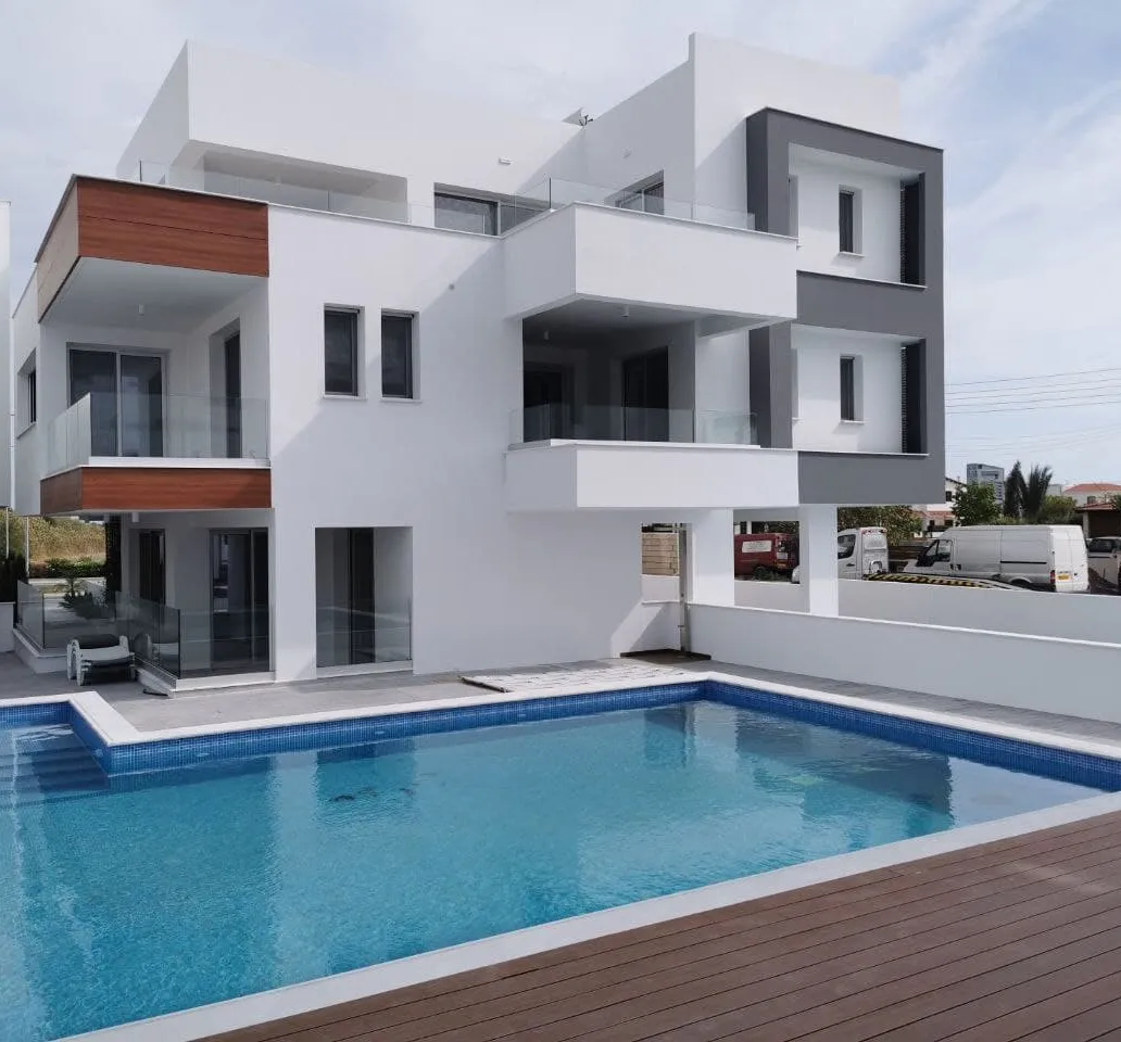 Plus 15 Tamara Gardens