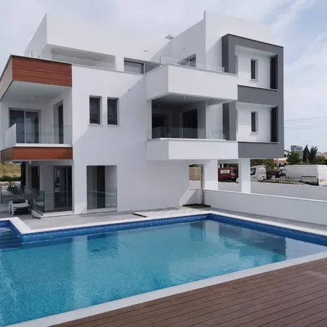 Plus 15 Tamara Gardens