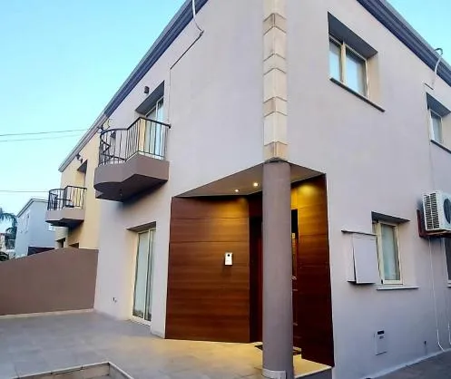 4-bedroom house in Limassol / Zakaki - Image 1