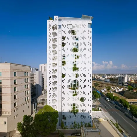 The White Walls (The Tower 25)