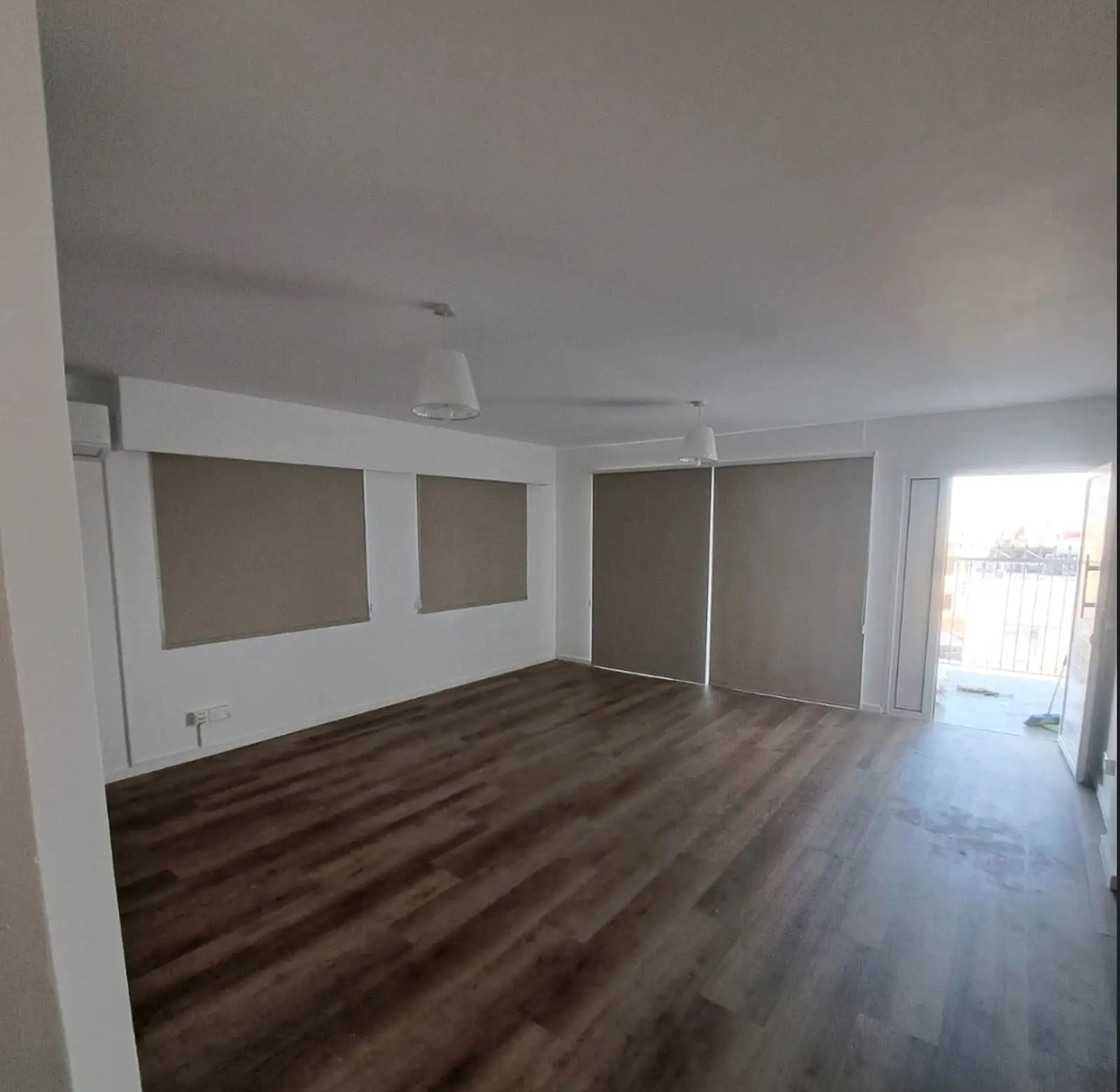 For rent a three-bedroom penthouse of 130 m2 in Zakaki, Limassol - Photo 1