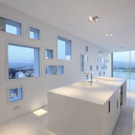 The White Walls (The Tower 25)