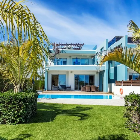 Faros Luxury Apartments (Beachfront)