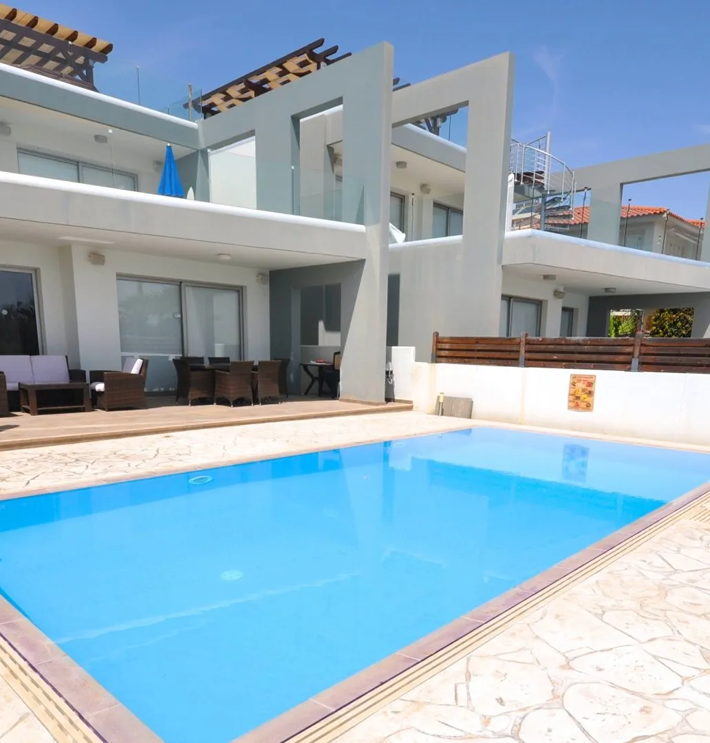 Faros Luxury Apartments (Beachfront)