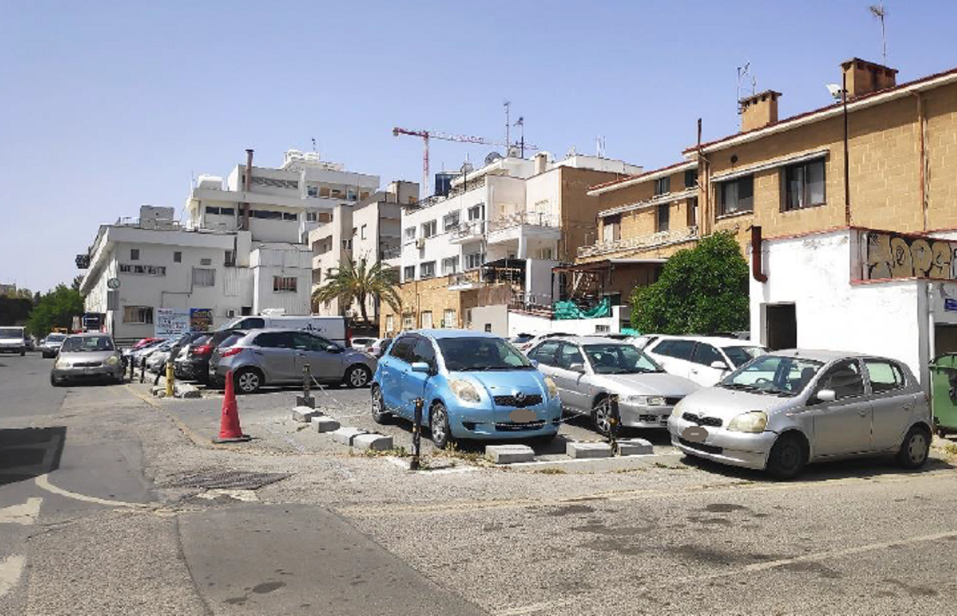 Hellenic Bank выставил на продажу здание бывшего универмага Debenhams Central в Никосии