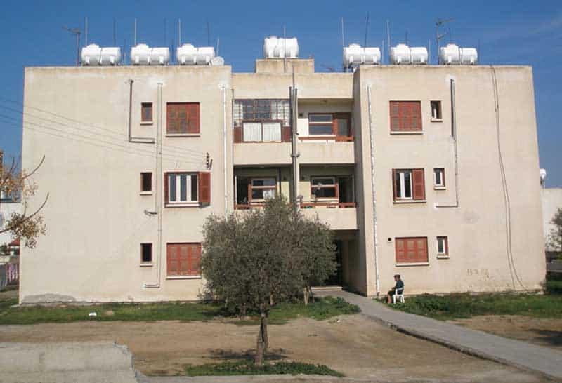 Греко-кипрские беженцы живут в аварийных зданиях на Кипре