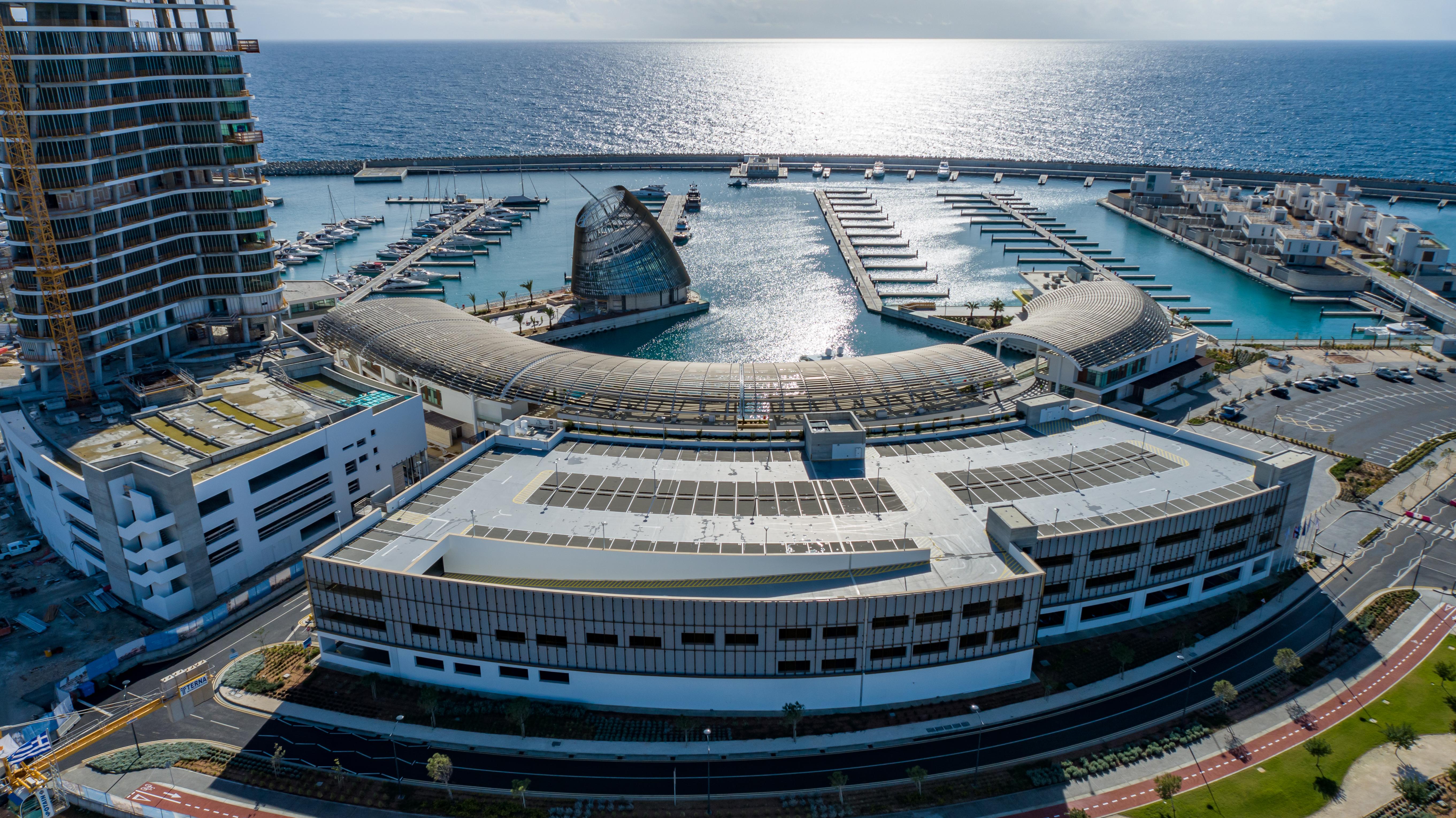 В марине Айя-Напы достраивается первая башня