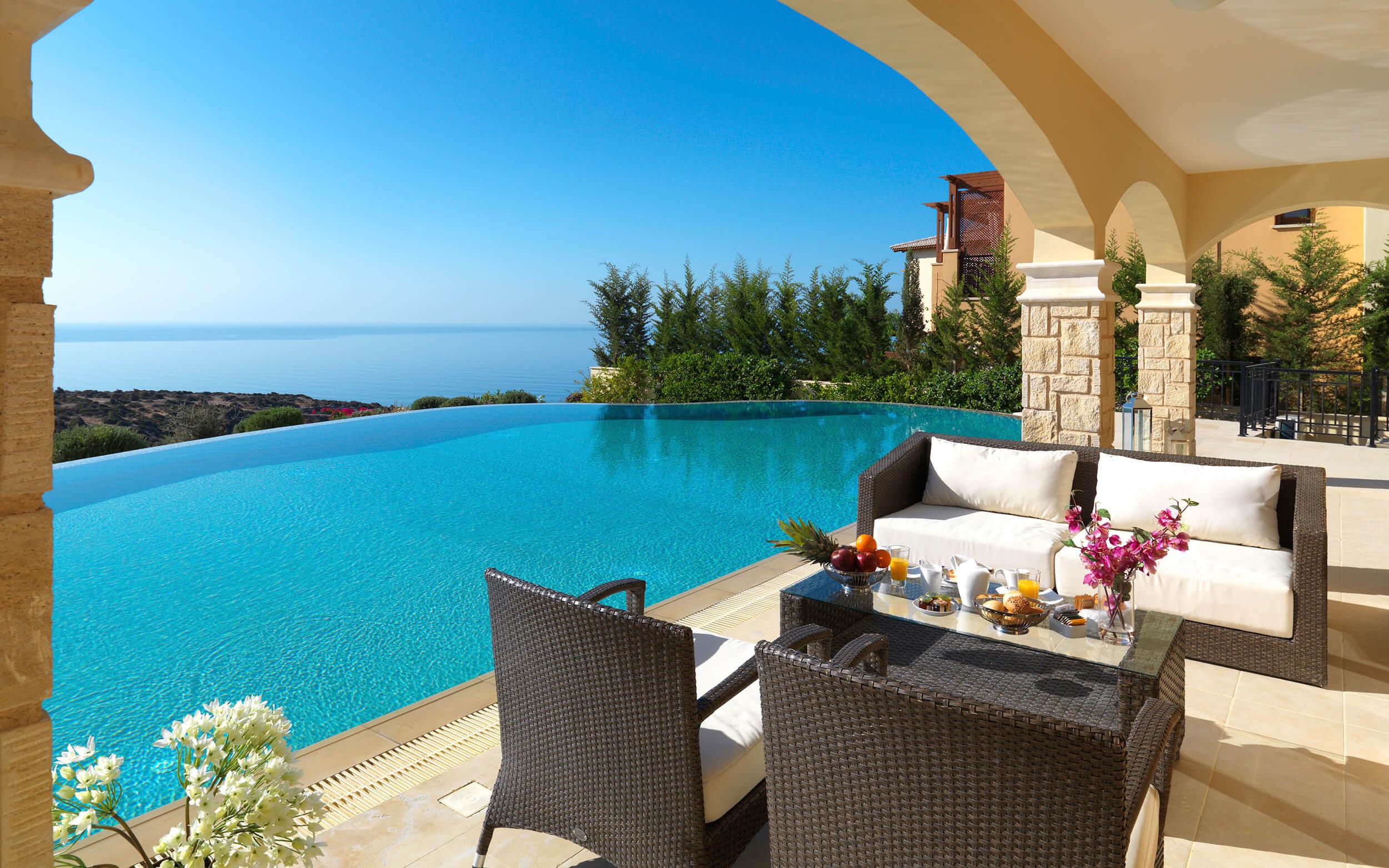 Жители Aphrodite Hills в Пафосе жалуются на несправедливое начисление налогов и завышенные коммунальные услуги