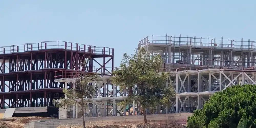 ЕОА Пафоса требует остановить незаконное строительство туристического комплекса в Лачи