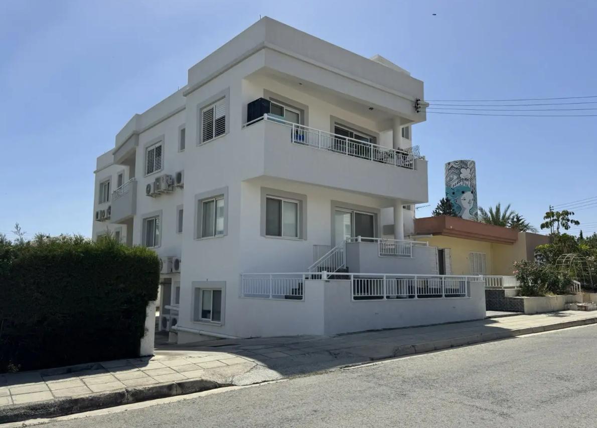 3-bedroom apartment in Paphos / Geroskipou