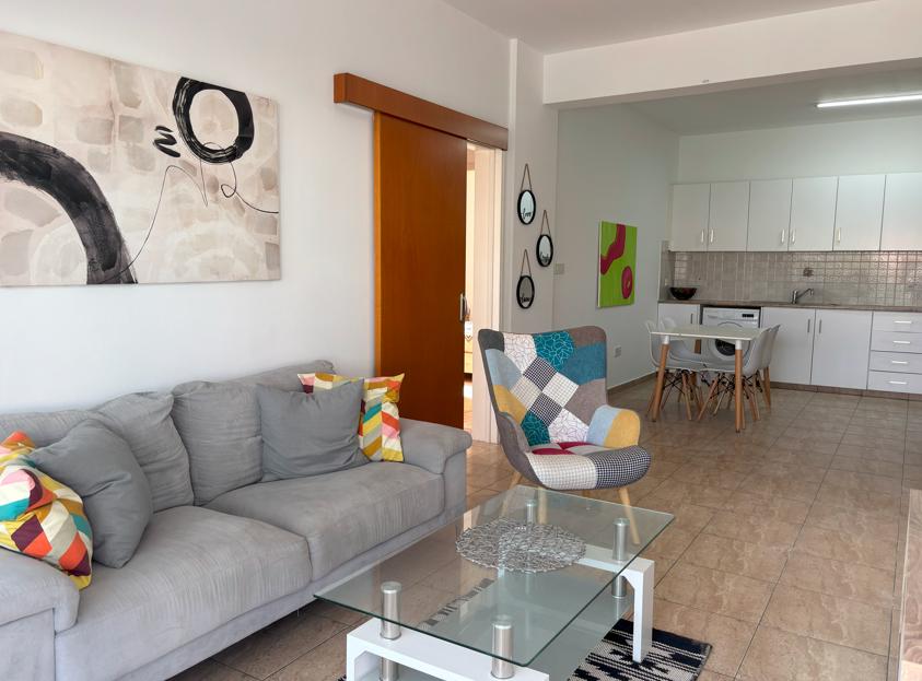 3-bedroom apartment in Paphos / Geroskipou