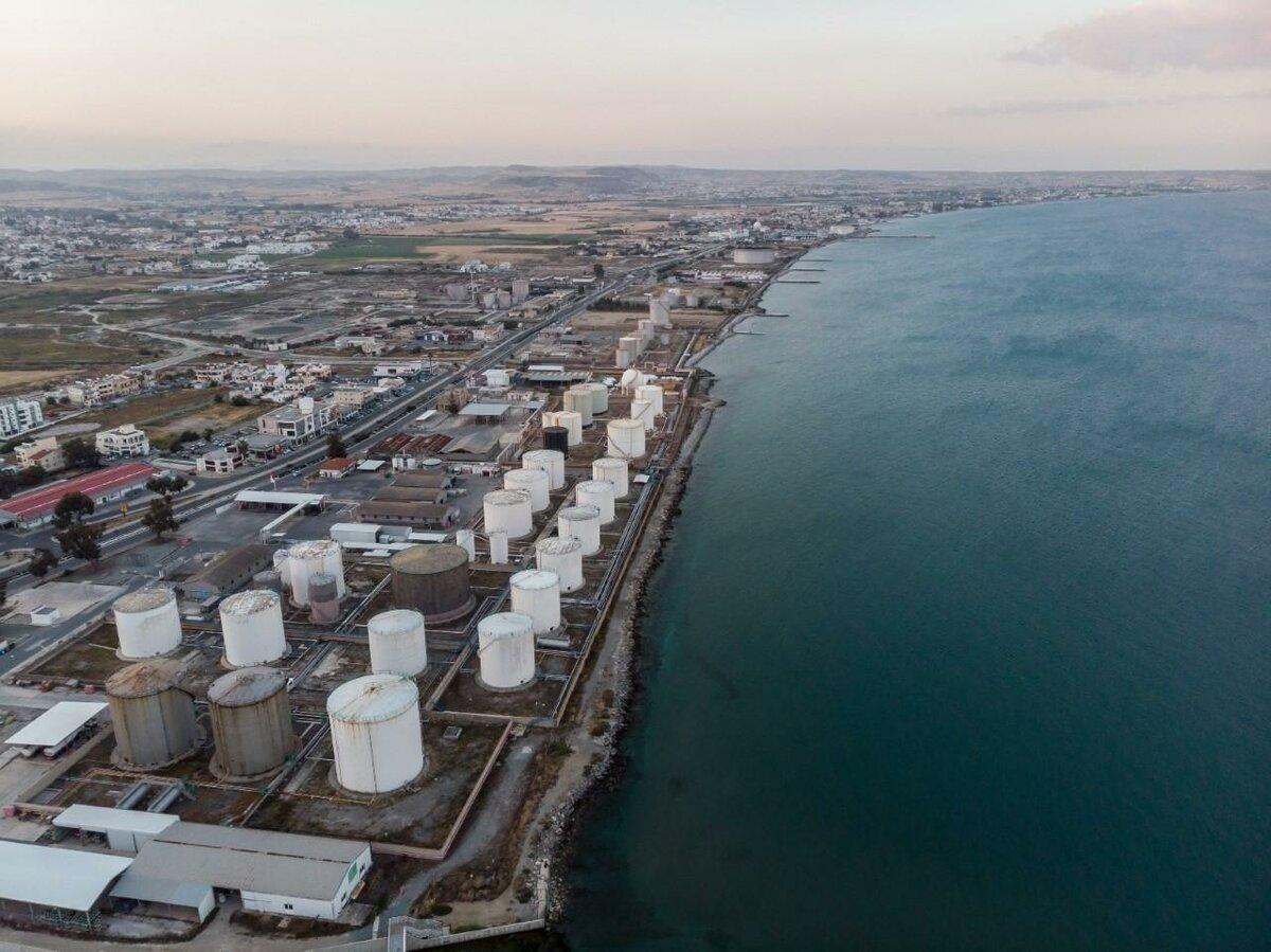 Демонтаж нефтехранилищ в Ларнаке практически завершен