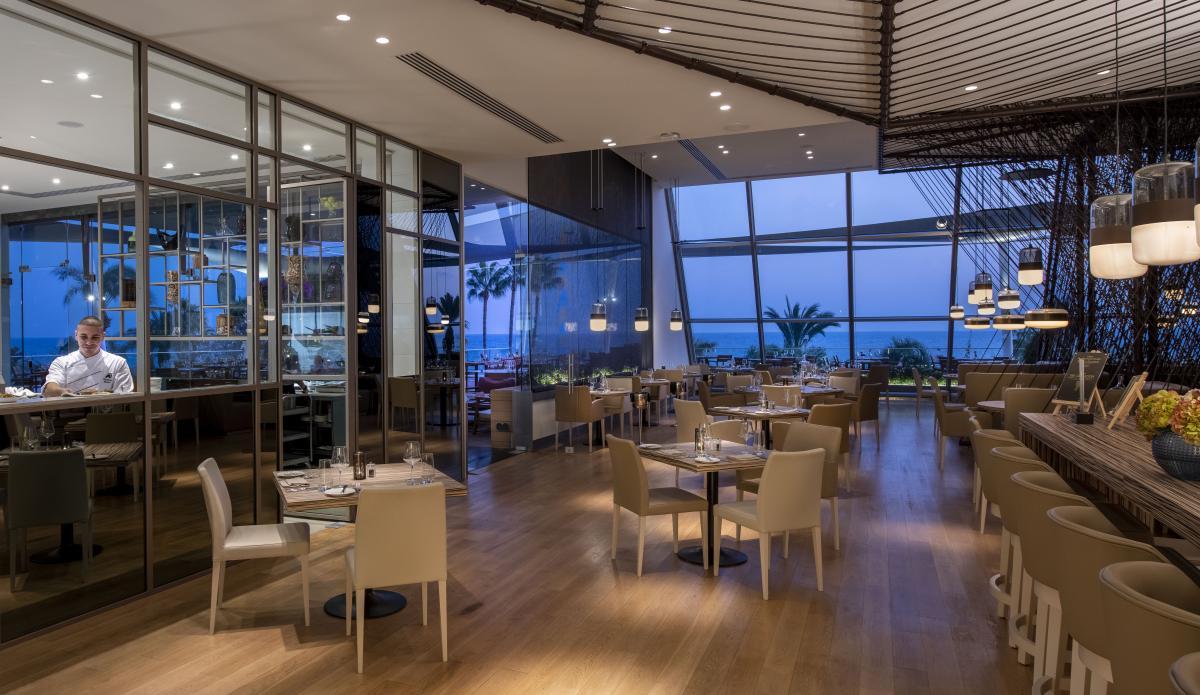 В Лимассоле после реновации открылся Amathus Beach Hotel