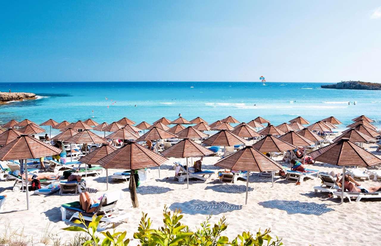 Nissi Beach в Айя-Напе попал в список самых популярных пляжей мира