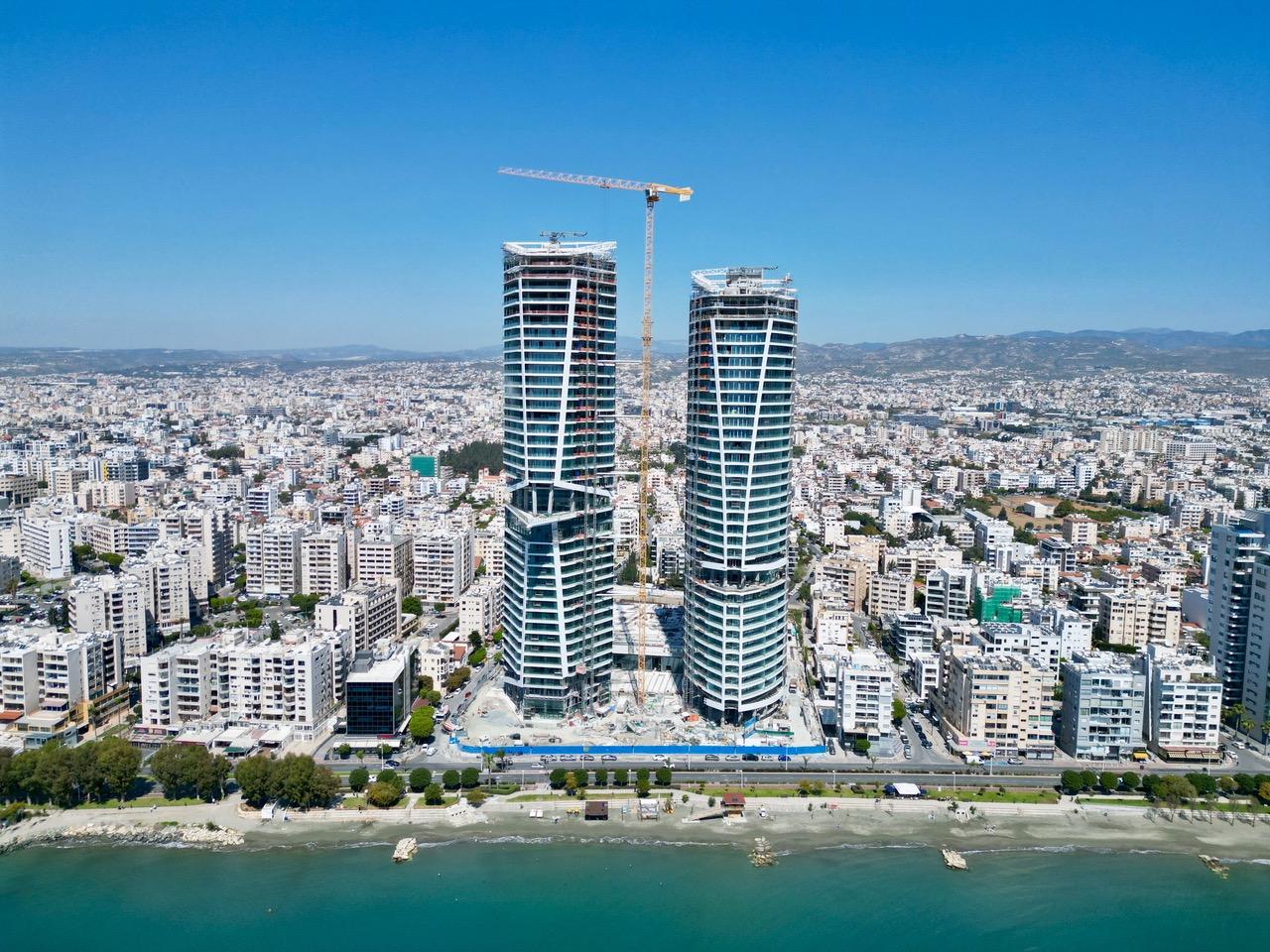 В Trilogy Limassol&nbsp;Seafront в Лимассоле идет активное обустройство внутренней плазы