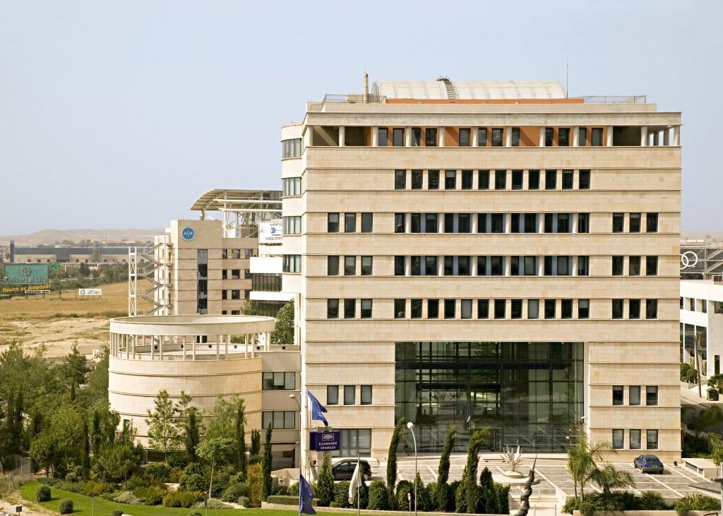 Рейтинг Hellenic Bank вырос