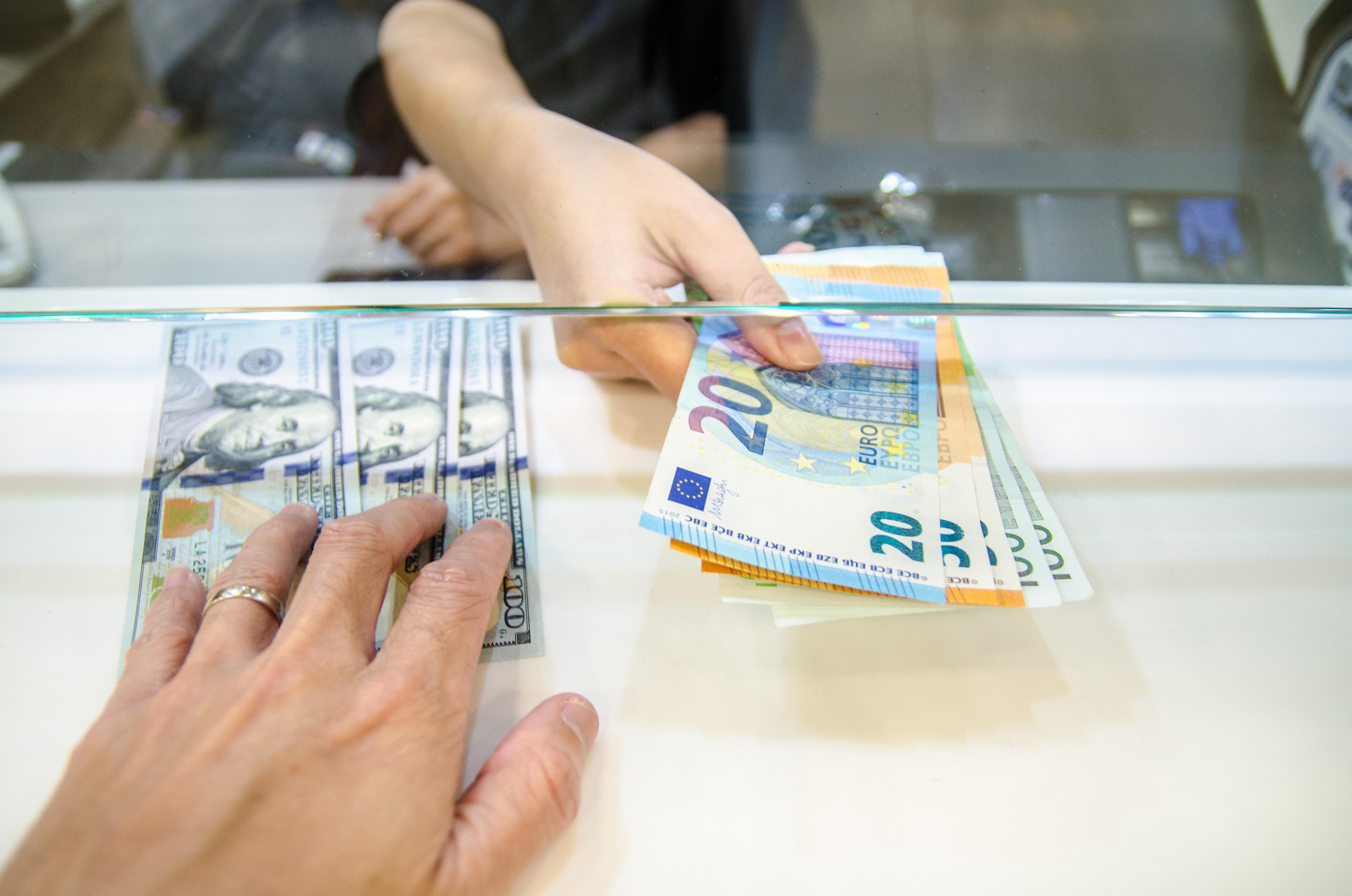 Центробанк Кипра: депозиты продолжают расти, а кредиты — сокращаться
